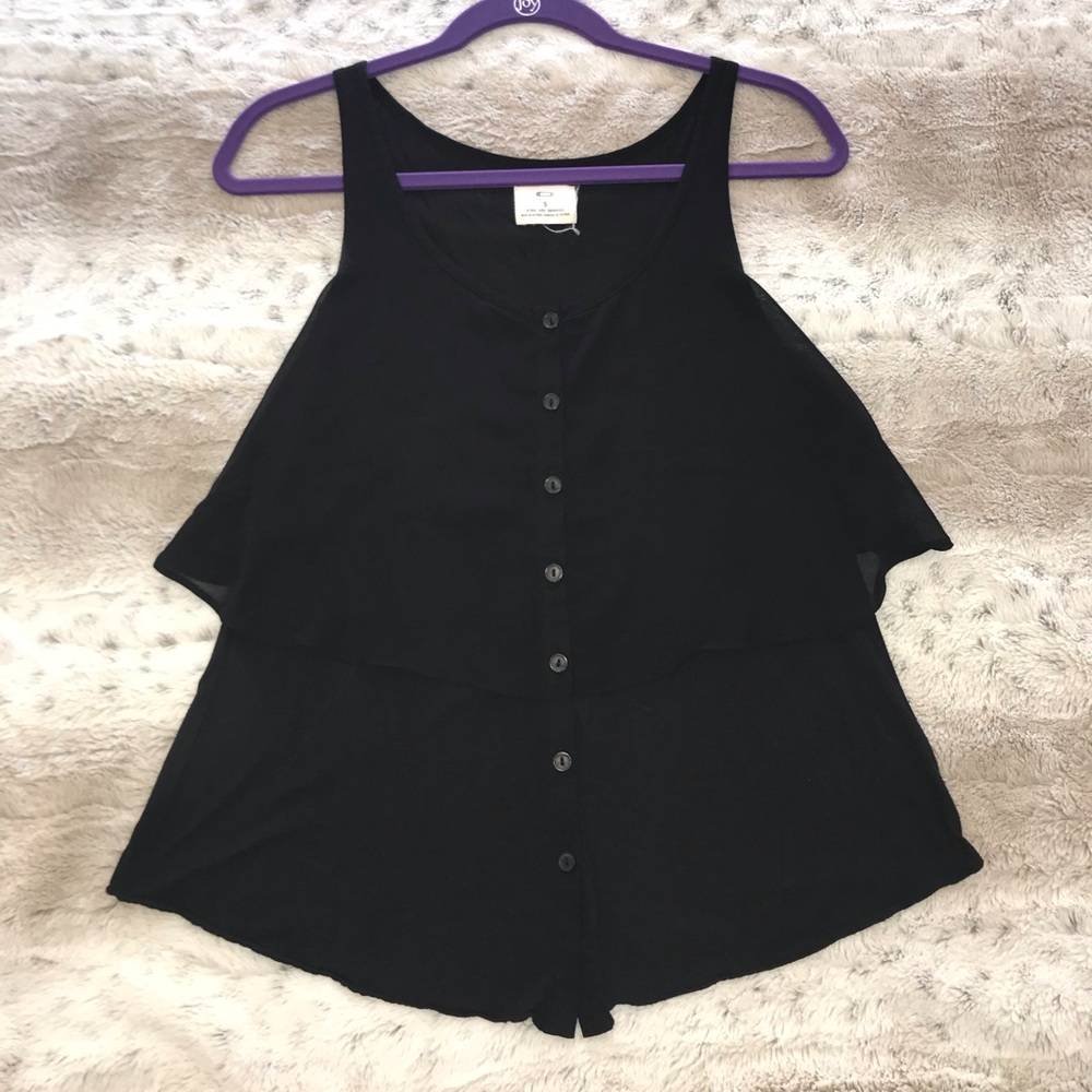 Black button down tank